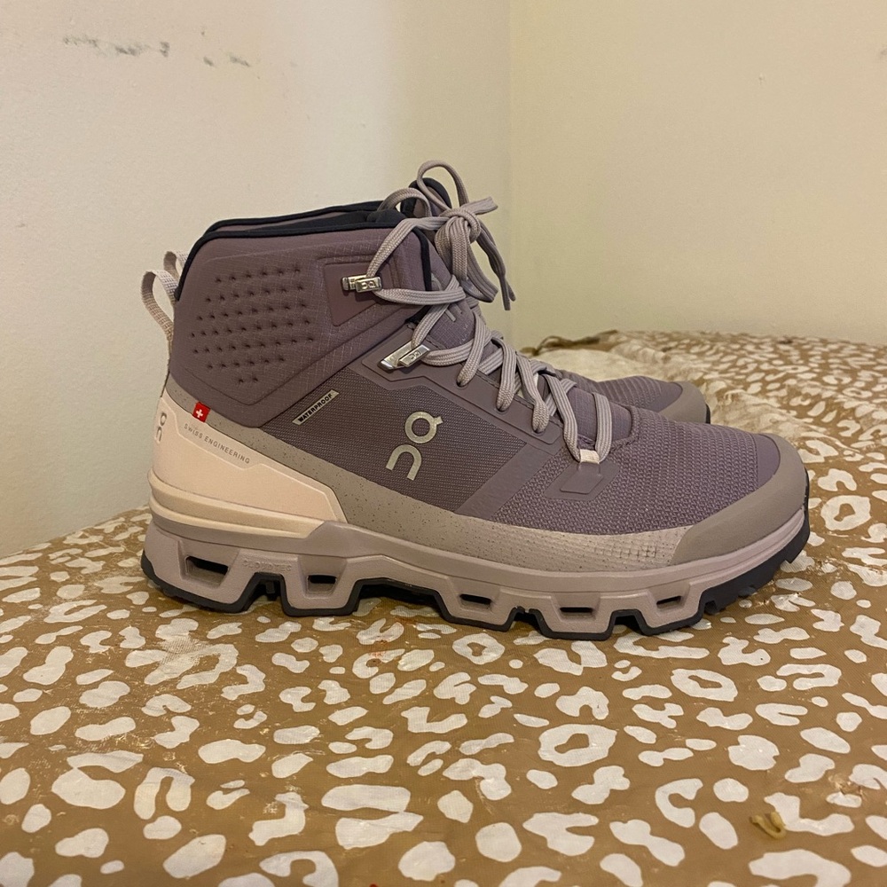 On cloudrock Running Ankle Boots in Purple and Beige